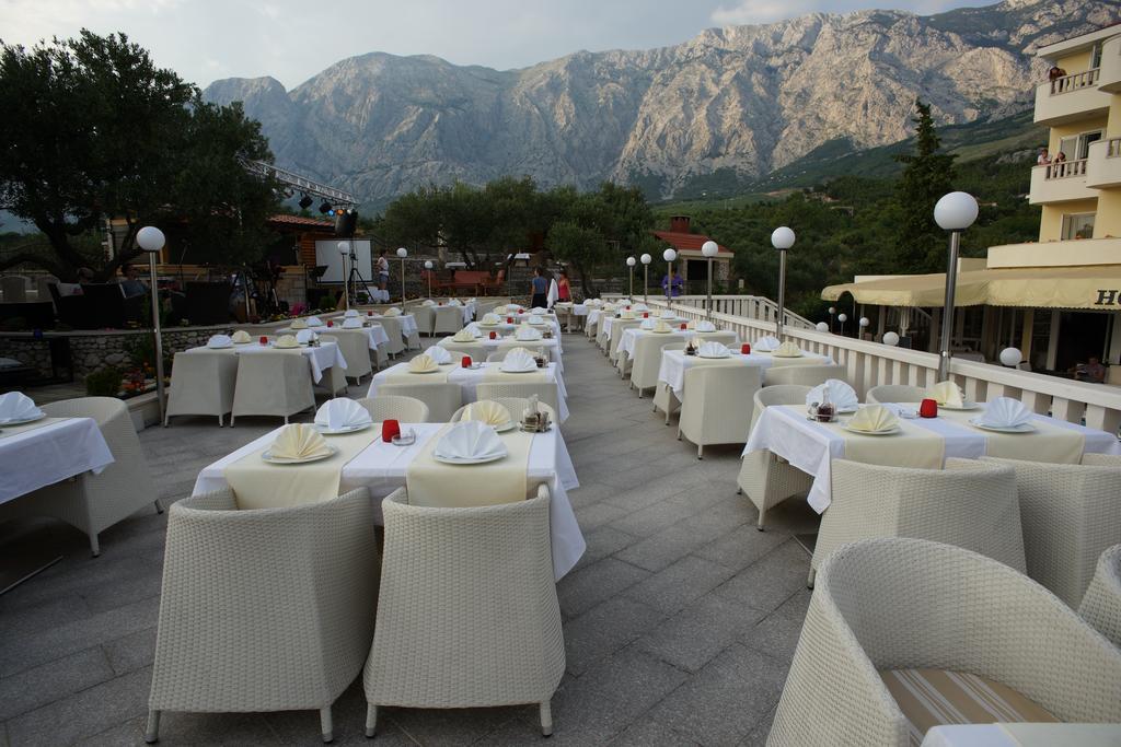 Hotel Conte Baška Voda Buitenkant foto